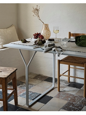Dining Tables 